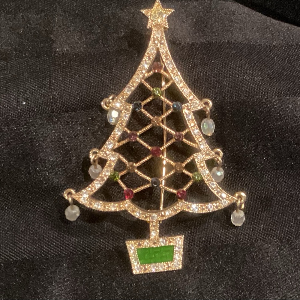 Avon 2005 2nd Annual Gold-Tone Rhinestone Holiday Tree Brooch with Dangle Bulbs